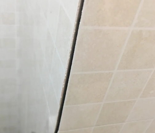 围场瓷砖空鼓维修公司分享阳台瓷砖脱落的修复过程可以分为以下几个步骤
